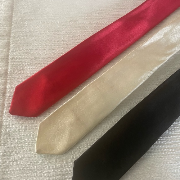 Elegant Red, Cream, and Black Skinny Tie Set - Picture 1 of 2